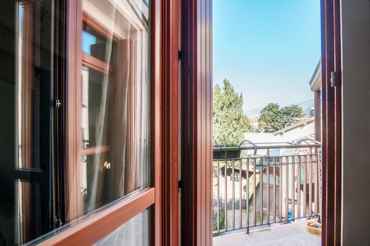 Joivy Isotta'S House With 2 Cosy Balconies Apartment Como Luaran gambar
